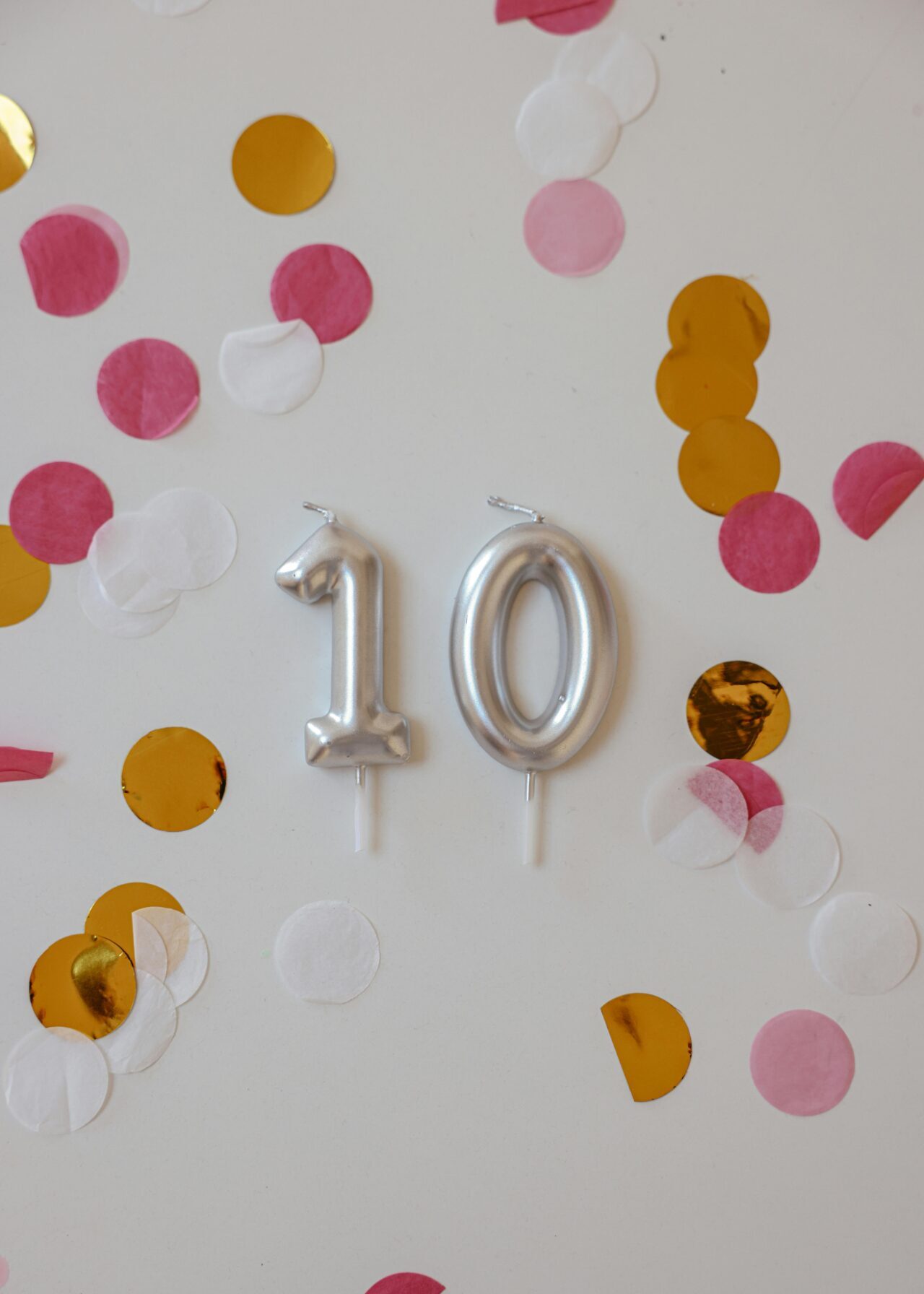 Balloon numbers for 10 and circle confetti